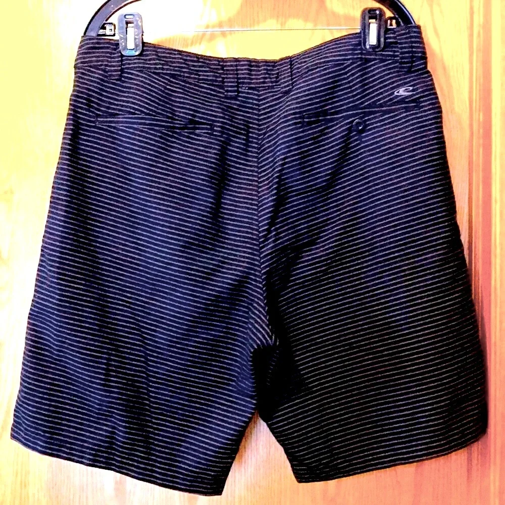 O’Neill sz 36 India black woven horizontal pinstriped woven shorts 9” inseam EUC